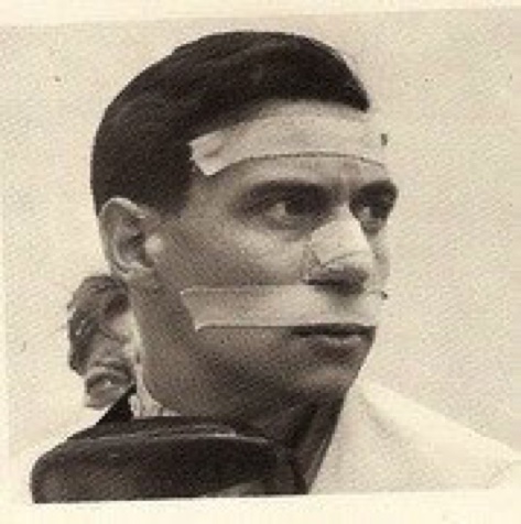 Jim le spécialiste du sparadrap...
© Ralph Stein 
Contribution Vero Lefevre.jpg